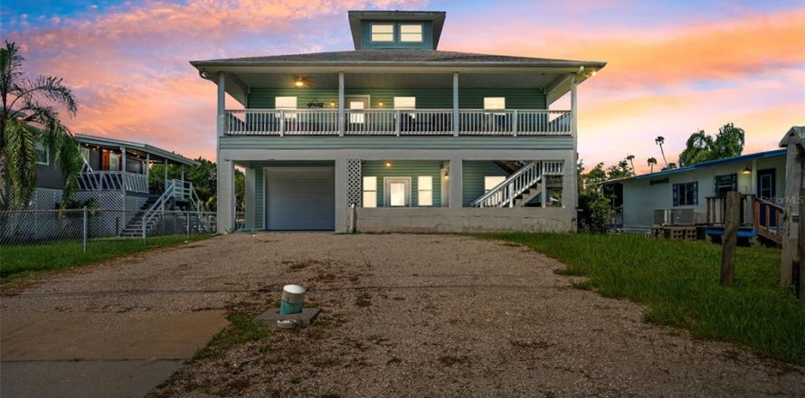 Villa ou maison à Crystal River, Floride 2 chambres, 112.97 m2 № 1919146