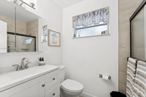 House in Hollywood, Florida 4 bedrooms, 181.44 sq.m. № 1787288 - photo 25
