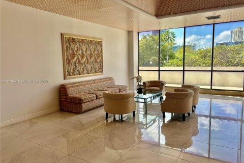 Купить кондоминиум в Халландейл-Бич, Флорида 2 спальни, 96.62м2, № 2047163 - фото 29