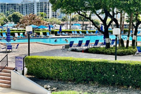 Купить кондоминиум в Халландейл-Бич, Флорида 2 спальни, 96.62м2, № 2047163 - фото 20