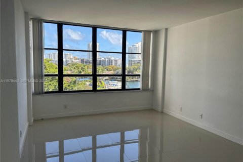 Купить кондоминиум в Халландейл-Бич, Флорида 2 спальни, 96.62м2, № 2047163 - фото 4