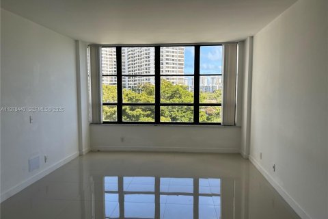 Купить кондоминиум в Халландейл-Бич, Флорида 2 спальни, 96.62м2, № 2047163 - фото 9