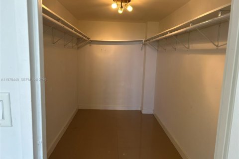 Купить кондоминиум в Халландейл-Бич, Флорида 2 спальни, 96.62м2, № 2047163 - фото 7