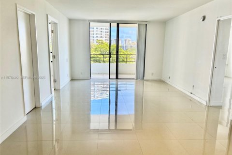 Купить кондоминиум в Халландейл-Бич, Флорида 2 спальни, 96.62м2, № 2047163 - фото 2