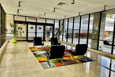 Купить кондоминиум в Халландейл-Бич, Флорида 2 спальни, 96.62м2, № 2047163 - фото 23