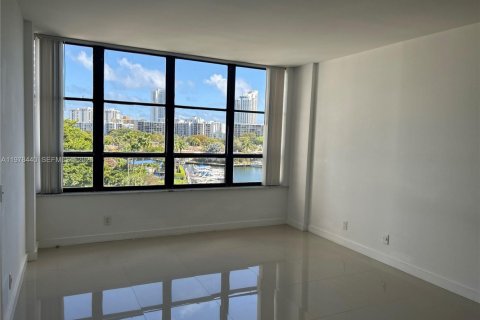 Купить кондоминиум в Халландейл-Бич, Флорида 2 спальни, 96.62м2, № 2047163 - фото 13