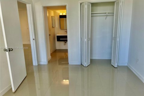 Купить кондоминиум в Халландейл-Бич, Флорида 2 спальни, 96.62м2, № 2047163 - фото 10