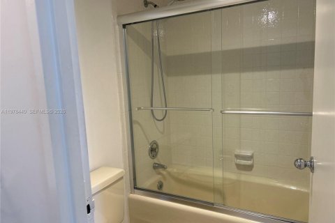 Купить кондоминиум в Халландейл-Бич, Флорида 2 спальни, 96.62м2, № 2047163 - фото 11