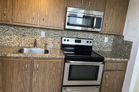 Купить кондоминиум в Халландейл-Бич, Флорида 2 спальни, 96.62м2, № 2047163 - фото 16