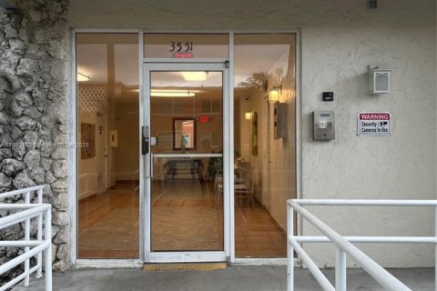 Condominio en venta en Miami, Florida, 2 dormitorios, 65.03 m2 № 1954451 - foto 27