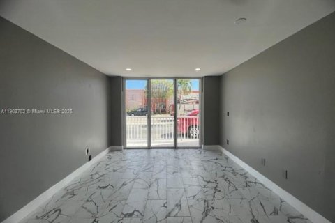 Condominio en venta en Miami, Florida, 2 dormitorios, 65.03 m2 № 1954451 - foto 3