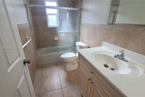 House in Miami Gardens, Florida 3 bedrooms, 85.93 sq.m. № 2340318 - photo 6