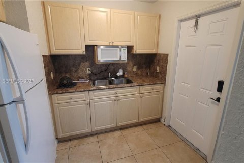 House in Miami Gardens, Florida 3 bedrooms, 85.93 sq.m. № 2340318 - photo 3