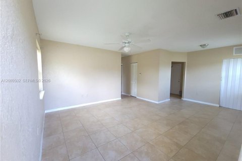 House in Miami Gardens, Florida 3 bedrooms, 85.93 sq.m. № 2340318 - photo 2