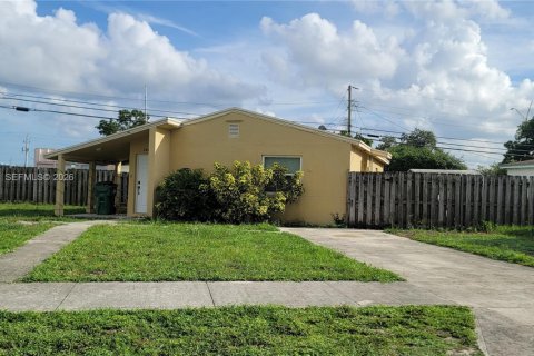 House in Miami Gardens, Florida 3 bedrooms, 85.93 sq.m. № 2340318 - photo 1