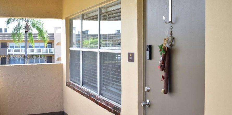 Кондоминиум с 1 спальней в Санрайз, Флорида № 1990346