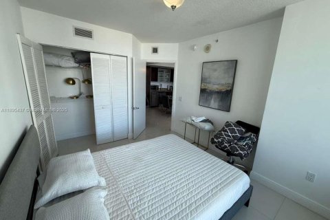 Condominio en alquiler en Miami, Florida, 2 dormitorios, 140.28 m2 № 1947648 - foto 9