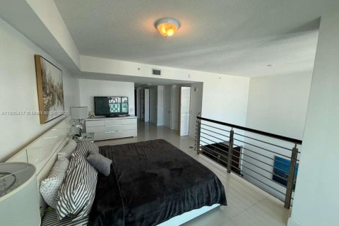 Condominio en alquiler en Miami, Florida, 2 dormitorios, 140.28 m2 № 1947648 - foto 12