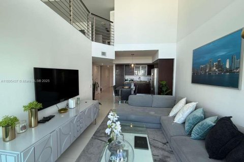 Condominio en alquiler en Miami, Florida, 2 dormitorios, 140.28 m2 № 1947648 - foto 2
