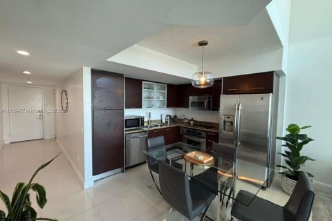 Condominio en alquiler en Miami, Florida, 2 dormitorios, 140.28 m2 № 1947648 - foto 6