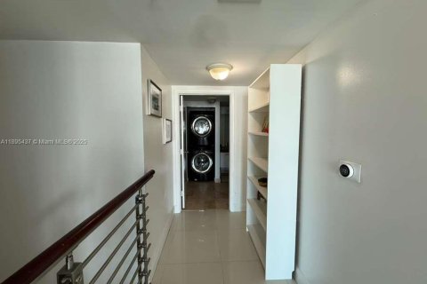Condominio en alquiler en Miami, Florida, 2 dormitorios, 140.28 m2 № 1947648 - foto 11