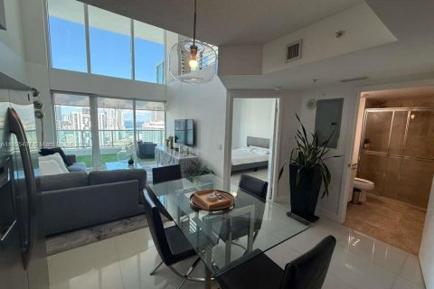 Condominio en alquiler en Miami, Florida, 2 dormitorios, 140.28 m2 № 1947648 - foto 5