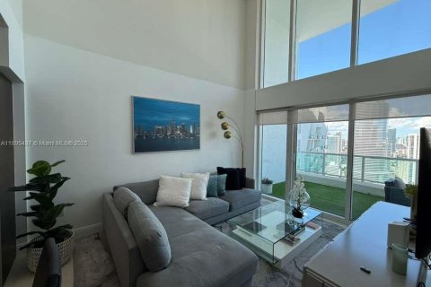 Condominio en alquiler en Miami, Florida, 2 dormitorios, 140.28 m2 № 1947648 - foto 1