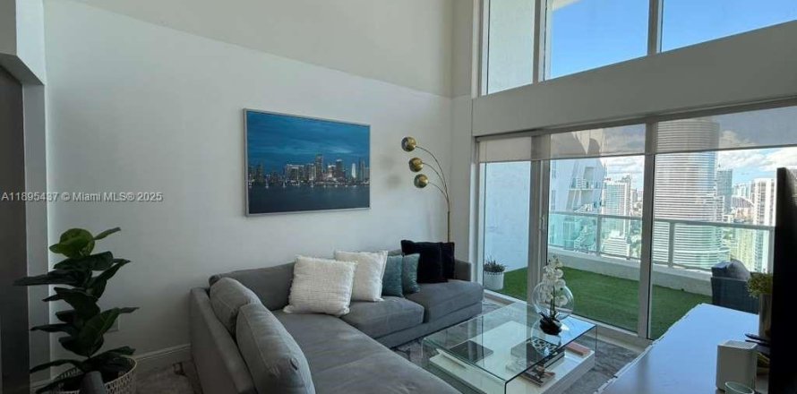 Condominio en Miami, Florida, 2 dormitorios № 1947648