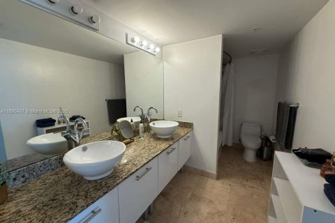 Condominio en alquiler en Miami, Florida, 2 dormitorios, 140.28 m2 № 1947648 - foto 16