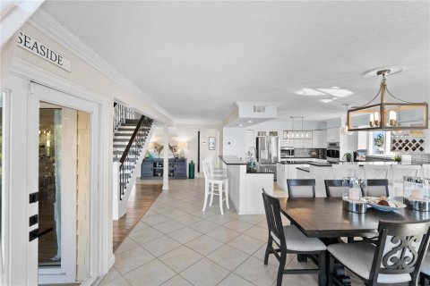 House in Saint Pete Beach, Florida 5 bedrooms, 380.53 sq.m. № 2206618 - photo 13