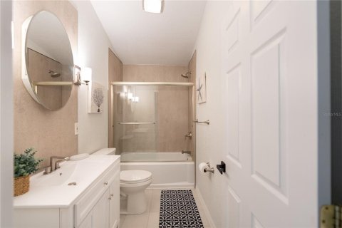 House in Saint Pete Beach, Florida 5 bedrooms, 380.53 sq.m. № 2206618 - photo 28