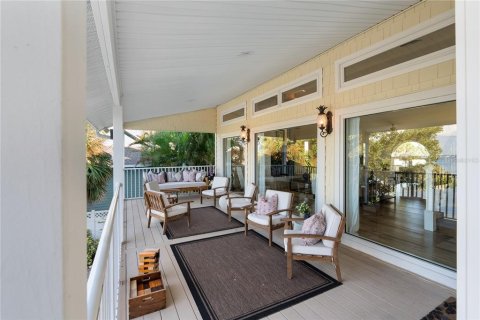House in Saint Pete Beach, Florida 5 bedrooms, 380.53 sq.m. № 2206618 - photo 29