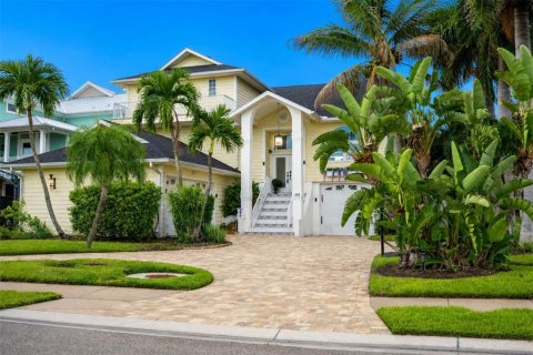 House in Saint Pete Beach, Florida 5 bedrooms, 380.53 sq.m. № 2206618
