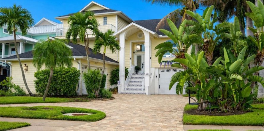 House in Saint Pete Beach, Florida 5 bedrooms, 380.53 sq.m. № 2206618