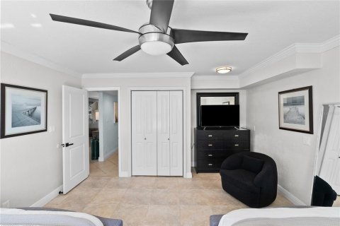 House in Saint Pete Beach, Florida 5 bedrooms, 380.53 sq.m. № 2206618 - photo 26