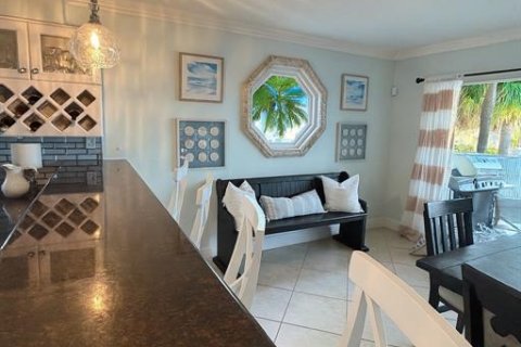 House in Saint Pete Beach, Florida 5 bedrooms, 380.53 sq.m. № 2206618 - photo 15