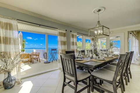 House in Saint Pete Beach, Florida 5 bedrooms, 380.53 sq.m. № 2206618 - photo 14