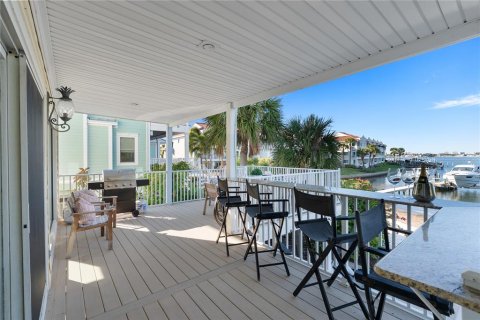House in Saint Pete Beach, Florida 5 bedrooms, 380.53 sq.m. № 2206618 - photo 23