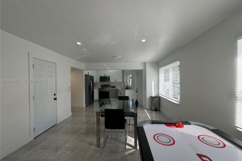 Propiedad comercial en venta en Fort Lauderdale, Florida № 1984566 - foto 18