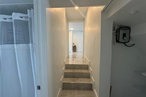 Propiedad comercial en venta en Fort Lauderdale, Florida № 1984566 - foto 12