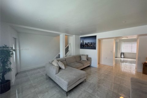 Propiedad comercial en venta en Fort Lauderdale, Florida № 1984566 - foto 14