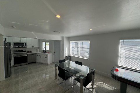 Propiedad comercial en venta en Fort Lauderdale, Florida № 1984566 - foto 19