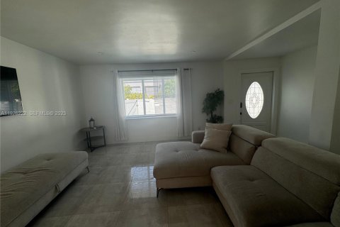 Propiedad comercial en venta en Fort Lauderdale, Florida № 1984566 - foto 15
