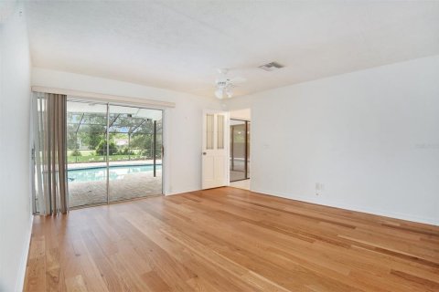 House in Tampa, Florida 6 bedrooms, 284.1 sq.m. № 1786401 - photo 17