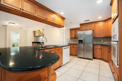 House in Tampa, Florida 6 bedrooms, 284.1 sq.m. № 1786401 - photo 15