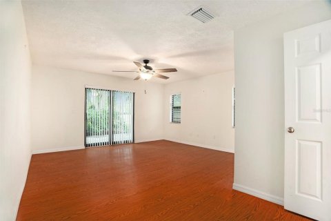 House in Tampa, Florida 6 bedrooms, 284.1 sq.m. № 1786401 - photo 20