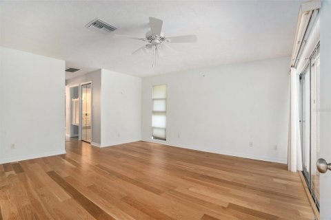 House in Tampa, Florida 6 bedrooms, 284.1 sq.m. № 1786401 - photo 18