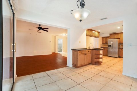 House in Tampa, Florida 6 bedrooms, 284.1 sq.m. № 1786401 - photo 11