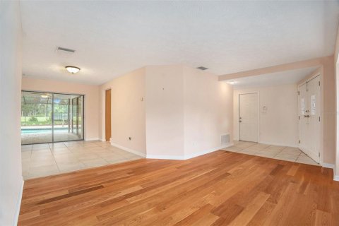 House in Tampa, Florida 6 bedrooms, 284.1 sq.m. № 1786401 - photo 7