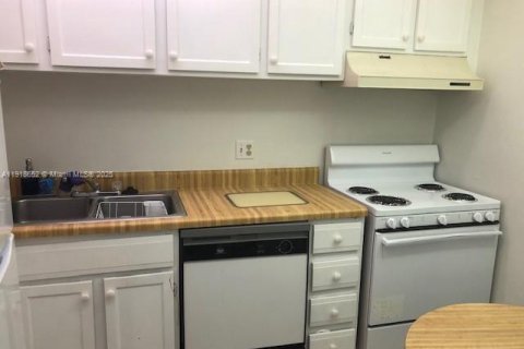 Copropriété à louer à Lauderhill, Floride: 1 chambre, 74.32 m2 № 1974076 - photo 5